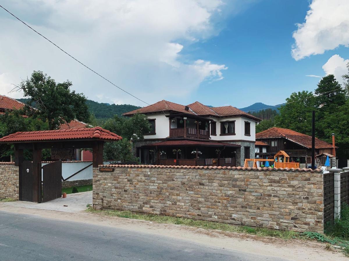 Карамановите Къщи 아프릴치 외부 사진